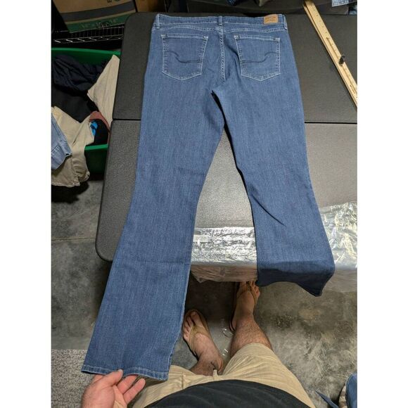 Signature Levi's Mid Rise Bootcut Jeans Women's 10 - Picture 6 of 8